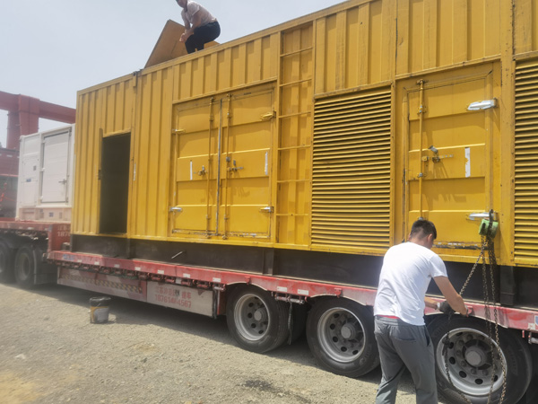 灯塔除了负载情况和发动机维护，还有哪些因素会影响 200kw 柴油发电机的油耗？