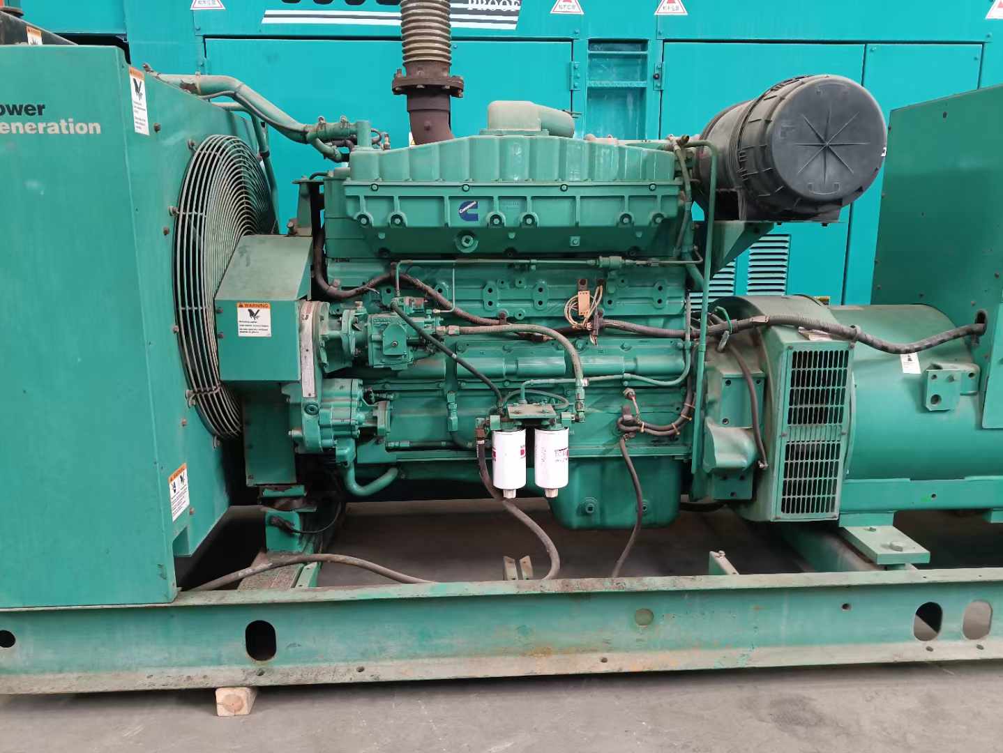 灯塔过载会对 600kW 柴油发电机组造成哪些损害？
